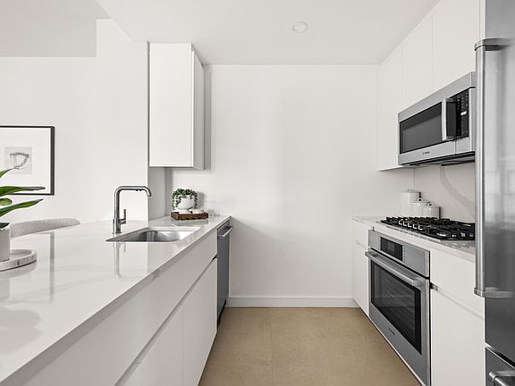 5th image of 300 E 83rd St #Penthouse 21