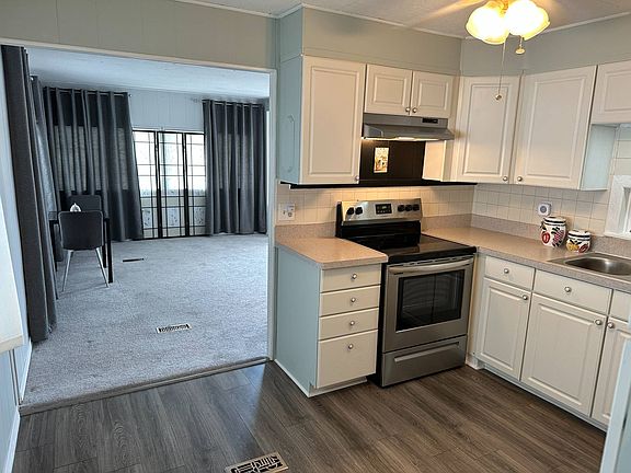 4th image of 813 Allamanda Cir