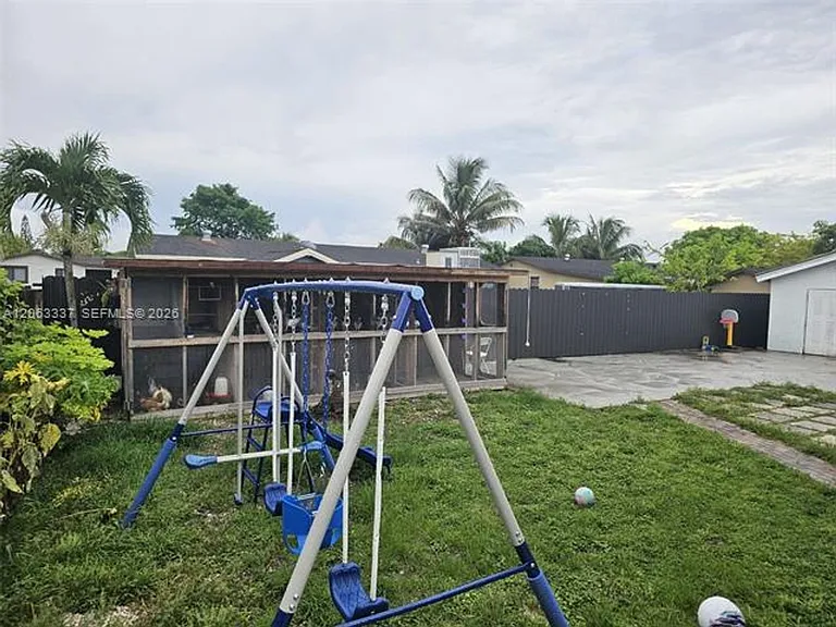 75 SW 18th Ave #75 — Photo 26