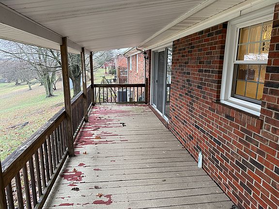 REAR COVERED PORCH