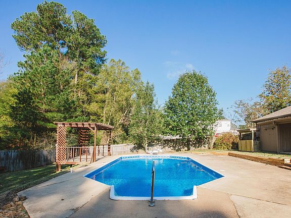 4th image of 9676 Taylor Dr