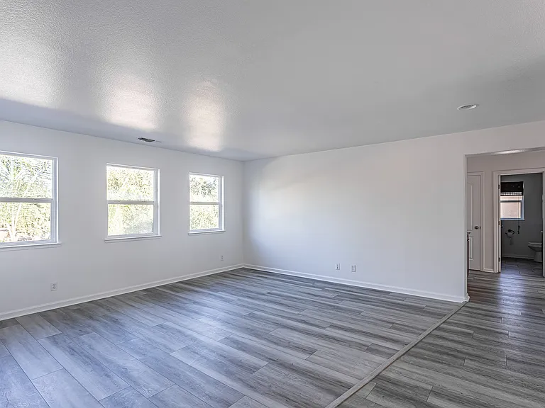 2337 N Silvervale St — Photo 59