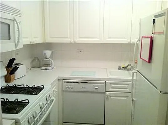 Rented by Apartment Luxe Realty Group, Inc | media 61