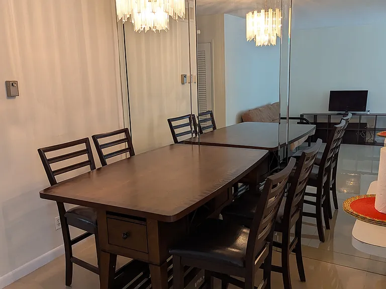 2050 NE 39th St #209N — Photo 2