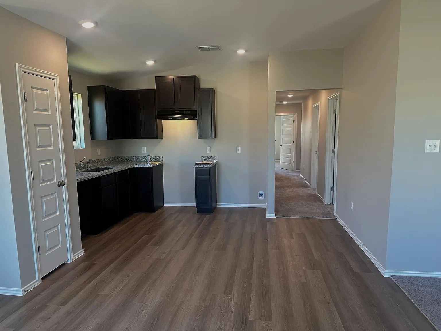 4 bed, 1325 sqft, $1,700 — Photo 4