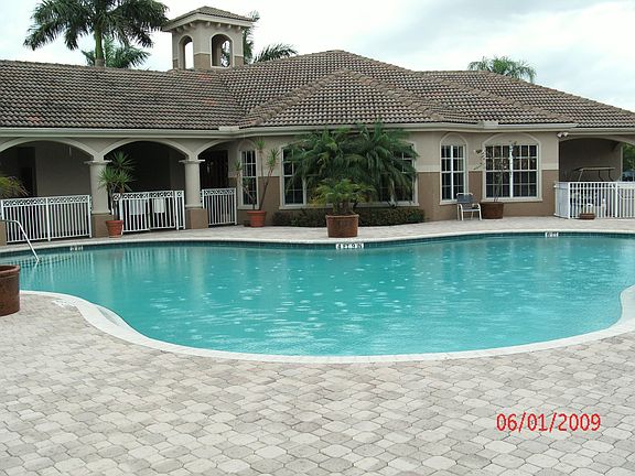 Pool and Clubhouse