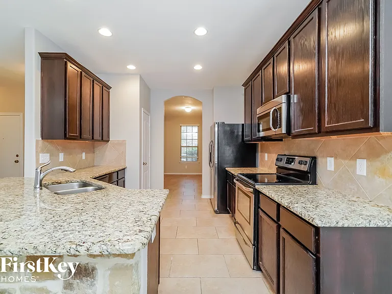 500 Stonebrook Dr — Photo 6