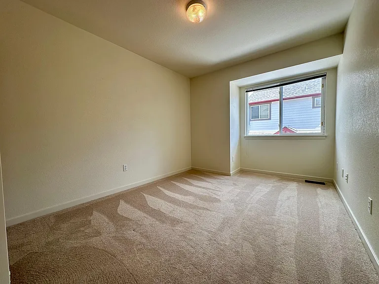 111 Rowena Pl — Photo 14