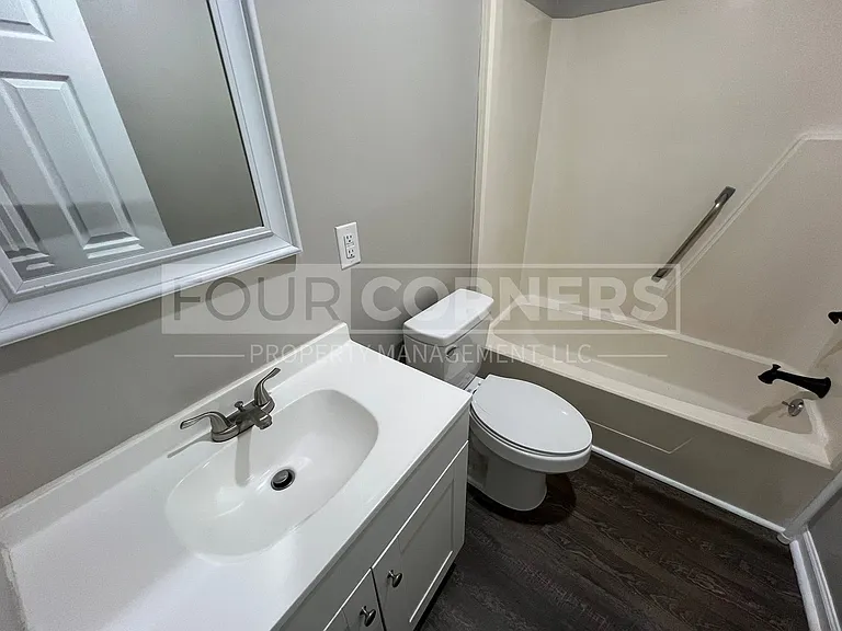 Lovely 2 Bedroom 1 Bath Apartment — Photo 7