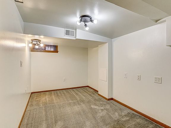 4th image of 40 N Lakewood Gardens Ln