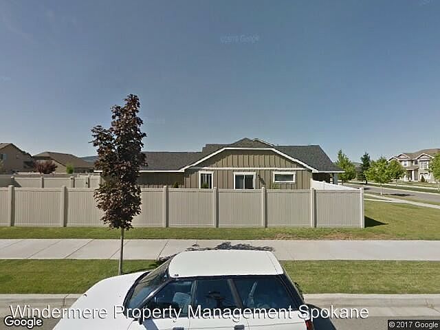 2nd image of 1839 N Holl Blvd