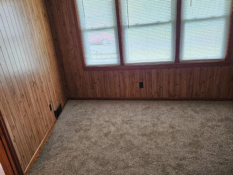 409 W Texas Ave — Photo 10