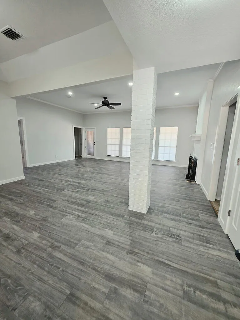 3 bed, 2.0 bath, 1855 sqft, $2,600 — Photo 2