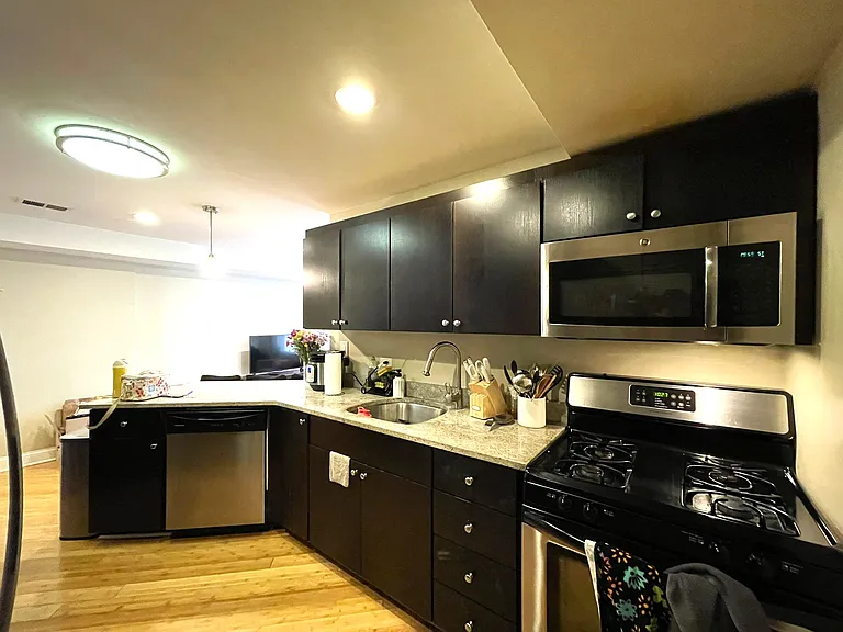 1522 W Superior St #1 — Photo 11