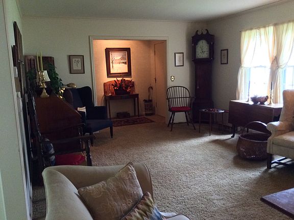 Large Living Room - 1st View