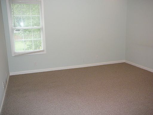 2nd image of 916 Parkwood Ct
