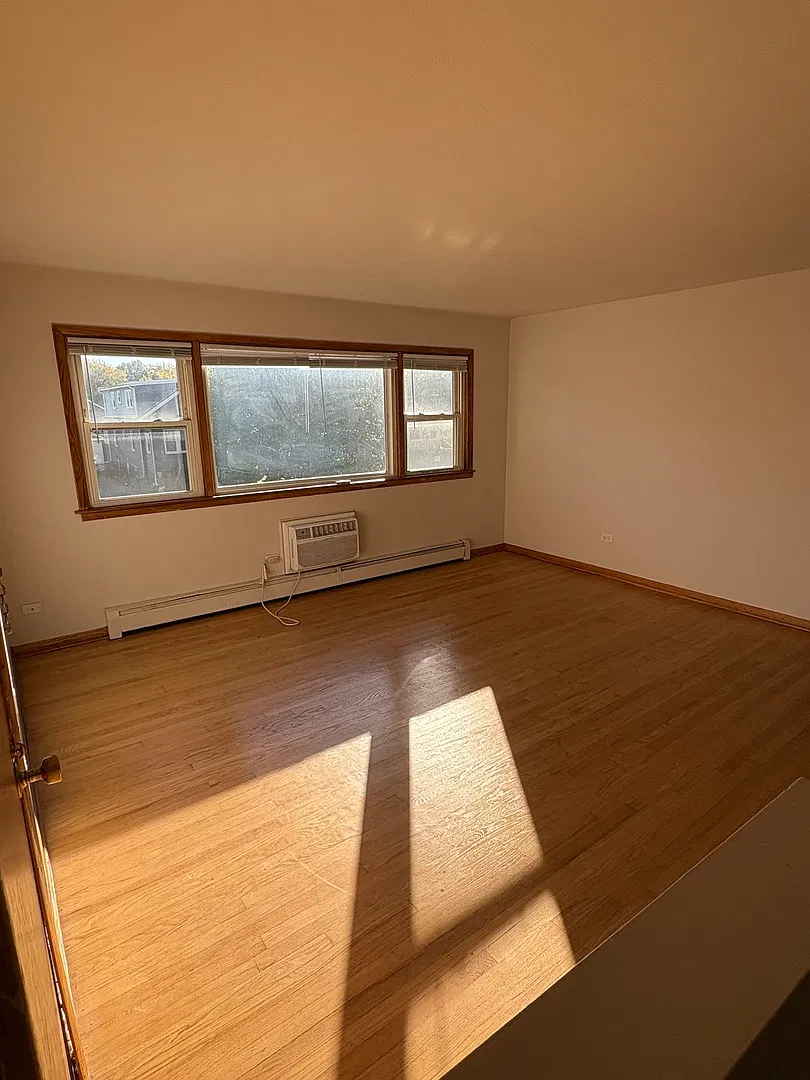 420 Beach Ave — Photo 4