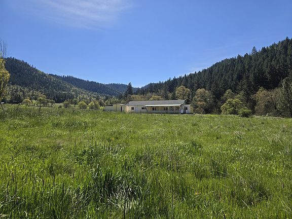 5th image of 1065 Panther Gulch Rd