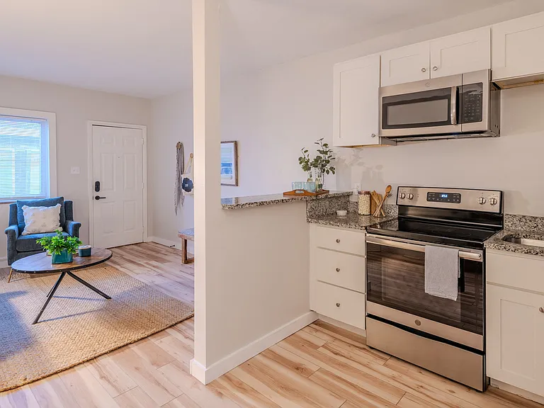 The Becton Apartments — Photo 7