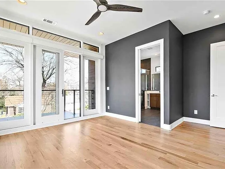669 E Ave NE #A — Photo 11
