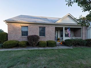 124 Oakley Green Dr, Elyria, OH 44035