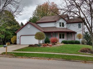 5705 Country Walk, Mc Farland, WI 53558