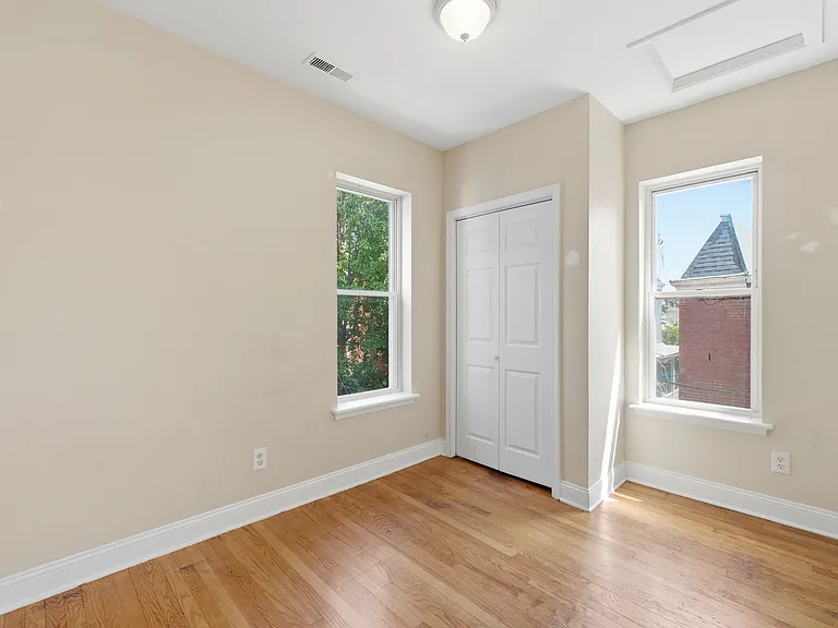 720 Gresham Pl NW — Photo 15