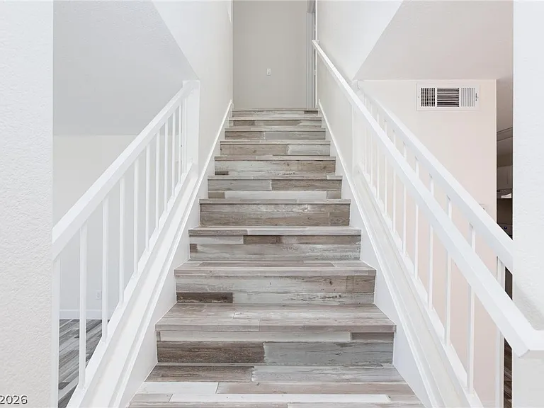 8048 W Rochelle Ave — Photo 18