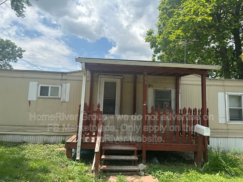 1st image of 301 W 22nd St