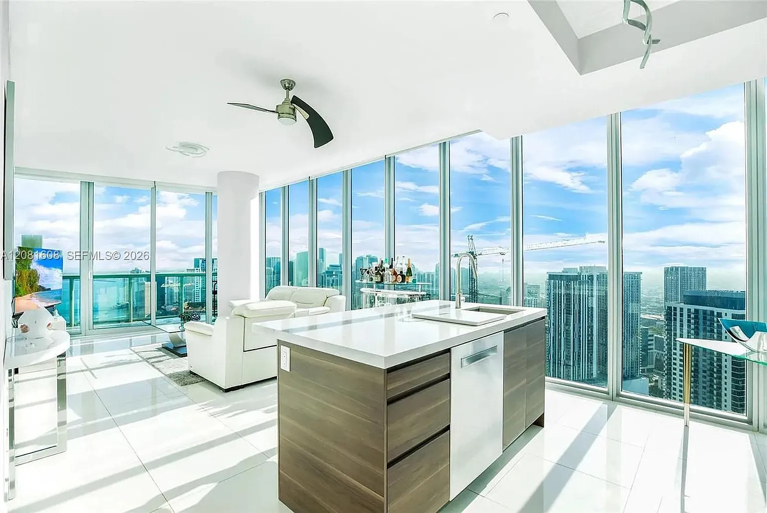 Marinablue Condo — Photo 1