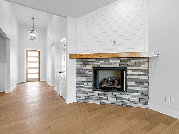 5th image of 1000 Silver Maple St #Wvw1mo