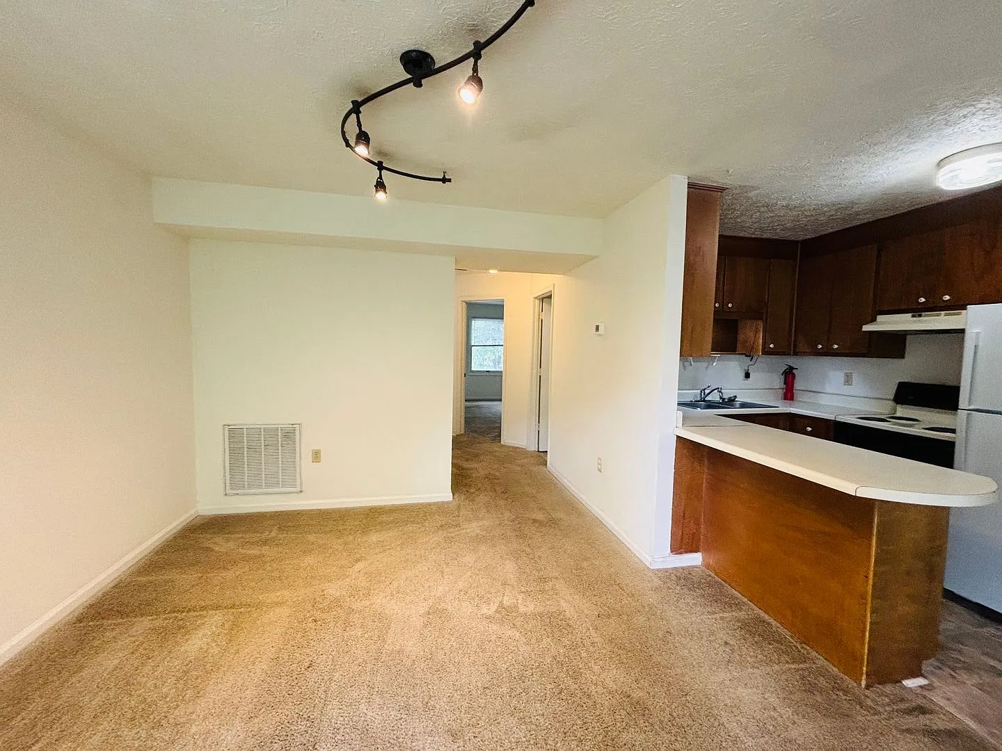 4 Bedroom 2 Bath Townhouse — Photo 3