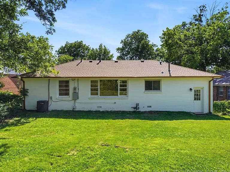 3823 S Indianapolis Ave — Photo 20