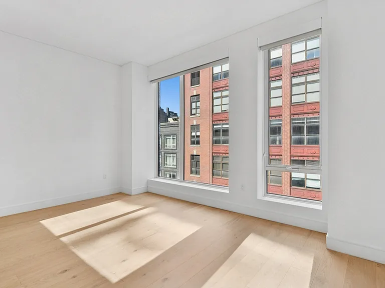 312 W 43rd St #3L — Photo 1
