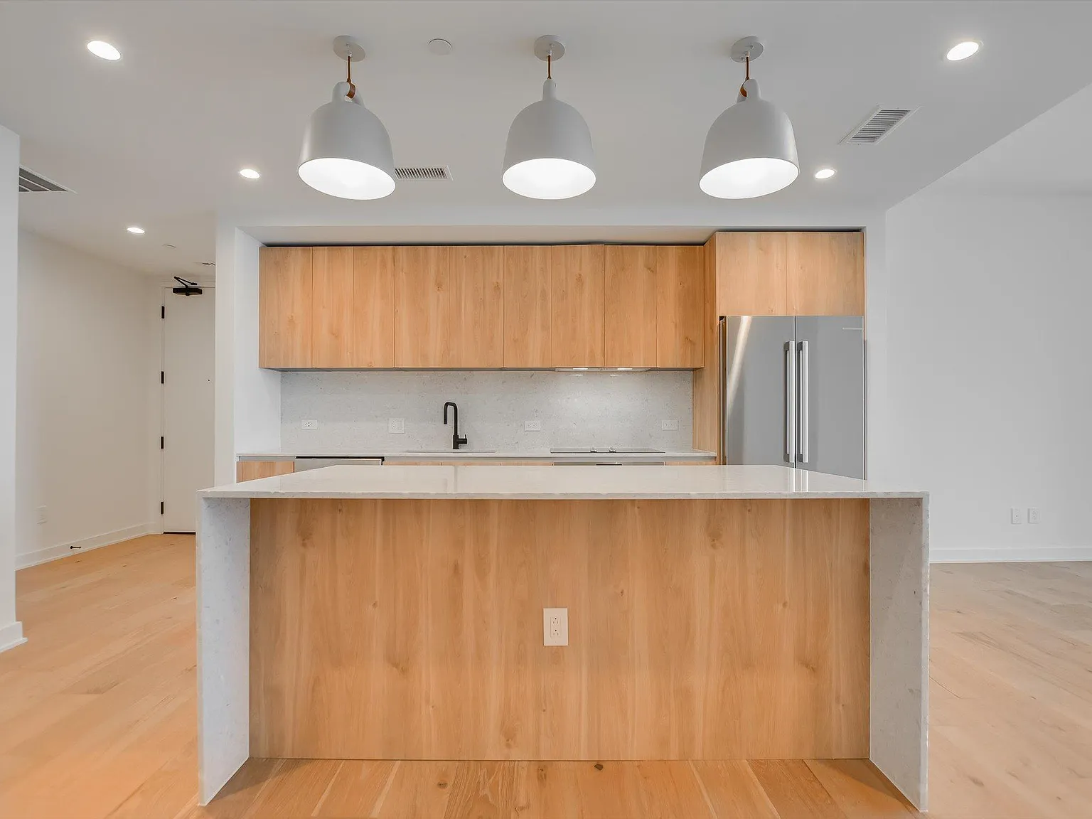 2 bed, 2.0 bath, 1073 sqft, $3,400 — Photo 3