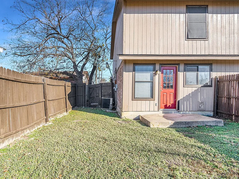 3301 Aurora St #D — Photo 24