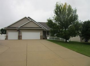 5023 Sweet Water Cir, Waterloo, IA 50701