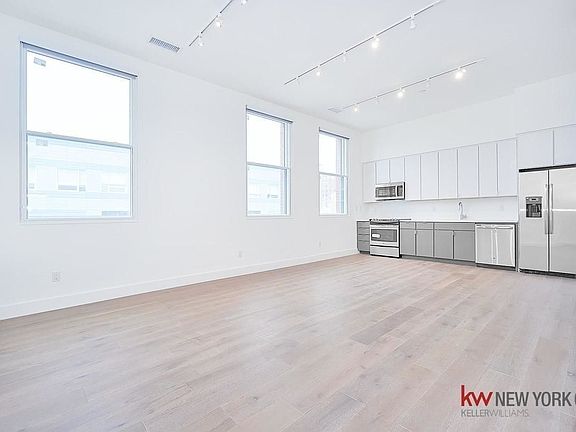 3rd image of 271 W 125th St Suite 309