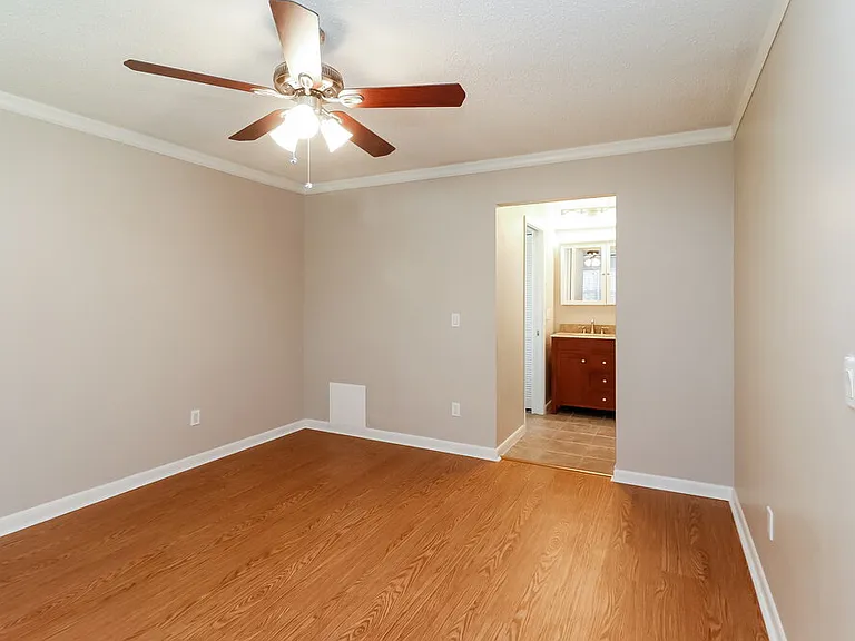 23200 Whitney Pl — Photo 8