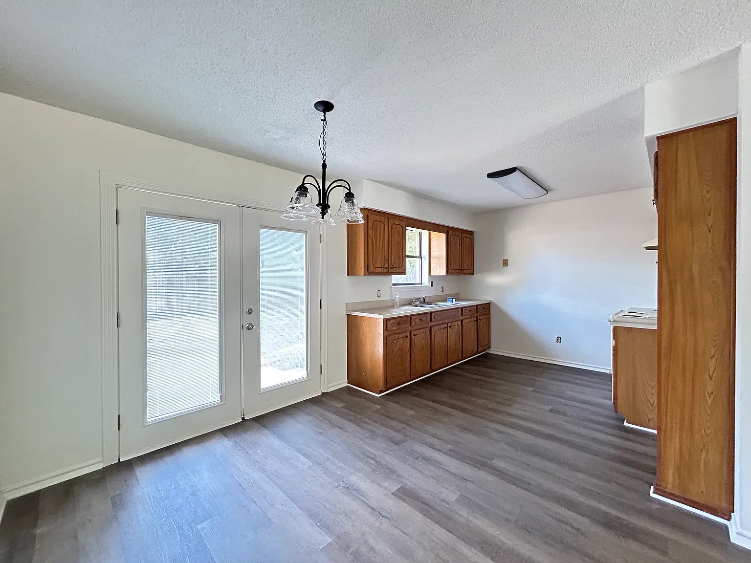 3 bed, 1056 sqft, $1,500 — Photo 2