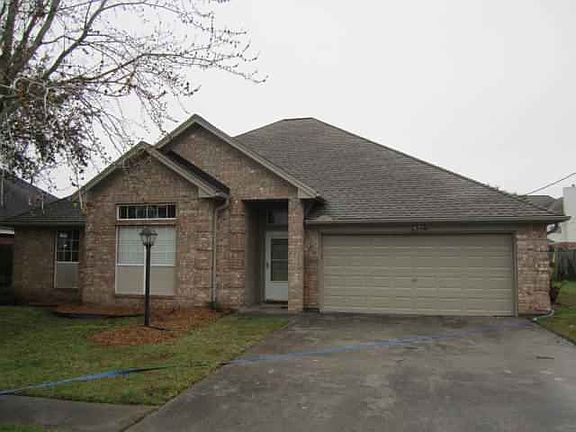 2nd image of 2321 Pecan St