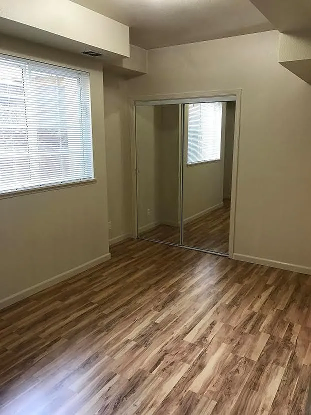 2233 84th Ave — Photo 3