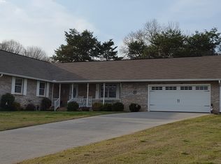 1015 68th St, Windsor Heights, IA 50324