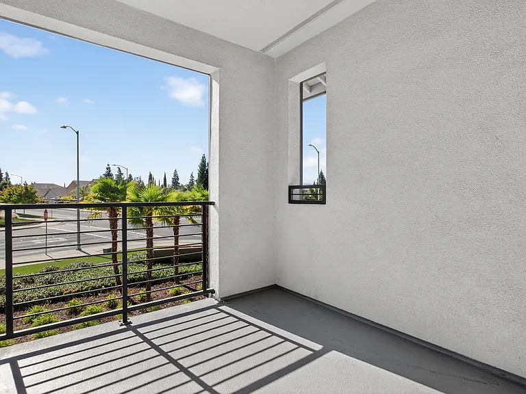 Tesoro Apartments — Photo 34