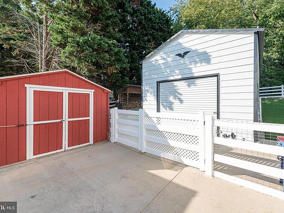 3rd image of 2150 Clearview Dr