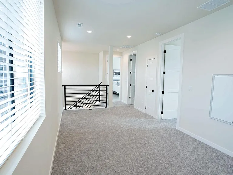 3316 N Rosalia Rd — Photo 32