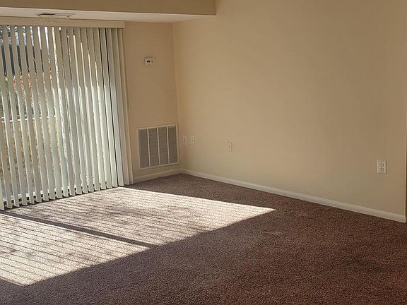4th image of 2841 Windsor Dr APT 101