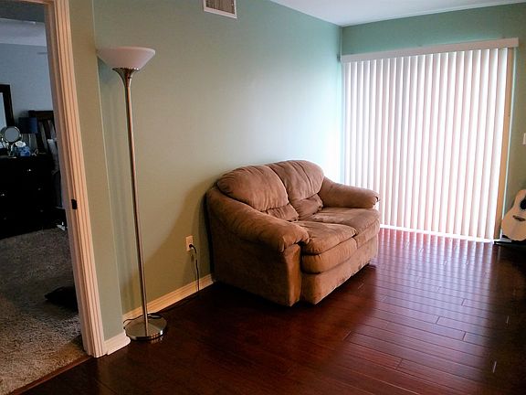 Living area combo w/ kitchen