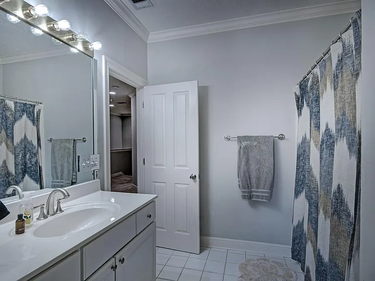 Charleston Cir — Photo 19