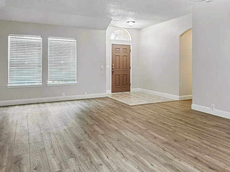 1012 Blackenhurst Ln — Photo 10